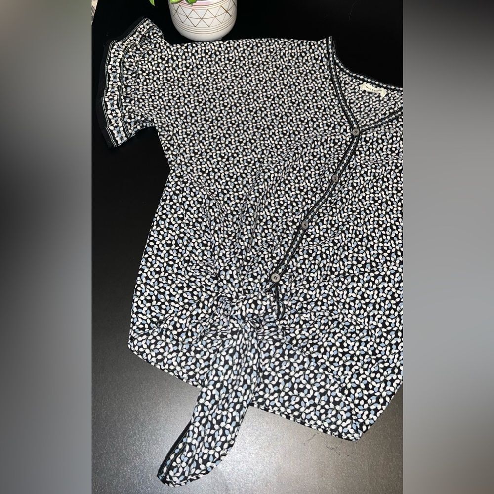 Max Studio button down front knot Blouse with Flowy Sleeves Size Medium EUC